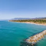 Calmamar Cabopino Beachfront In Villa *