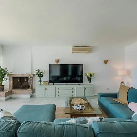 Calmamar Cabopino Beachfront In Villa