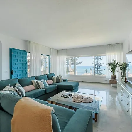 Villa Calmamar Cabopino Beachfront In Marbellac
