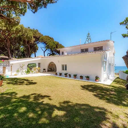 Villa Calmamar Cabopino Beachfront In Marbella