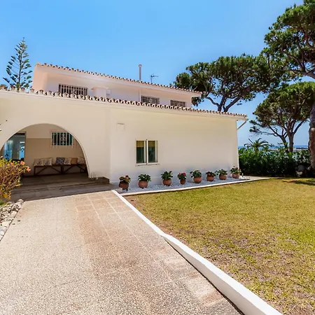 Villa Calmamar Cabopino Beachfront In Marbella