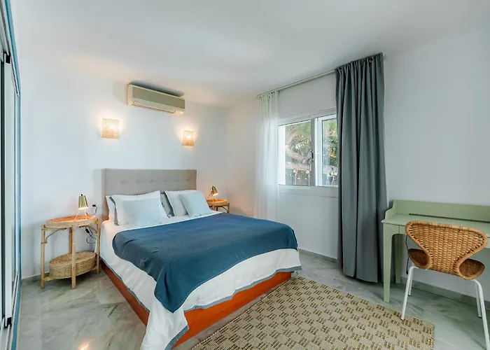 Calmamar Cabopino Beachfront In Villa