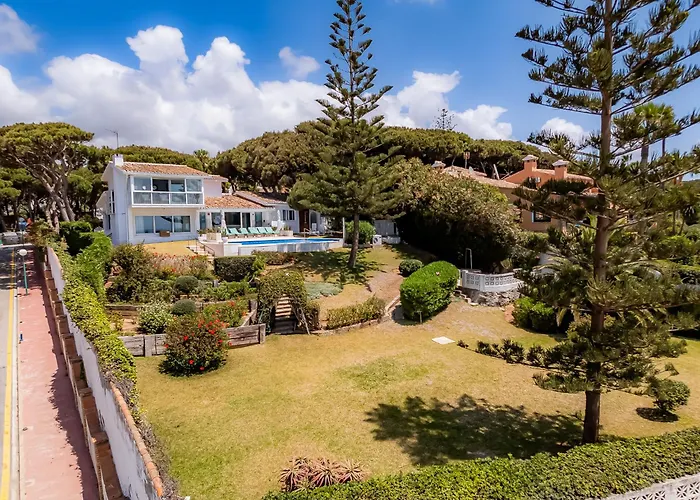 Calmamar Cabopino Beachfront In 빌라 *
