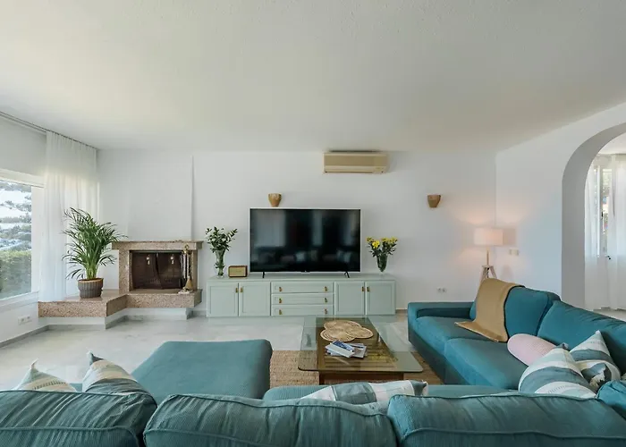 Calmamar Cabopino Beachfront In Villa