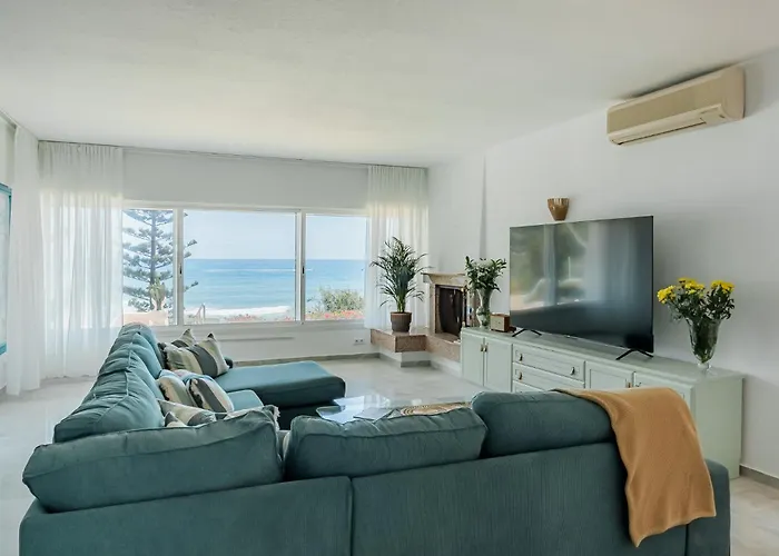 Villa Calmamar Cabopino Beachfront In Marbella